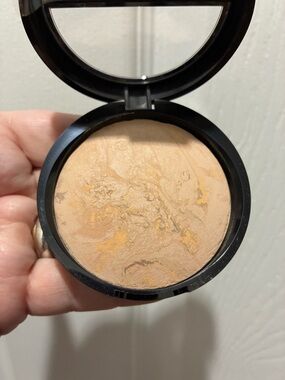 [ FINAL price ] L.G. Balance & Brighten Color Correcting Foundation in Medium